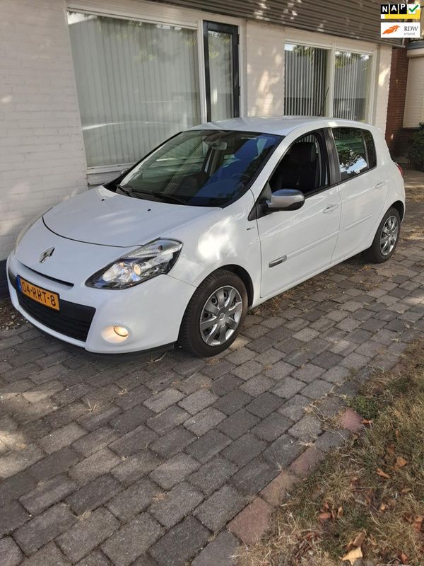 Wit Gebruikt 2011 Renault Clio II Night&Day Hatchback | € 3.950 (Eerlijke prijs) - Afbeelding 1/4