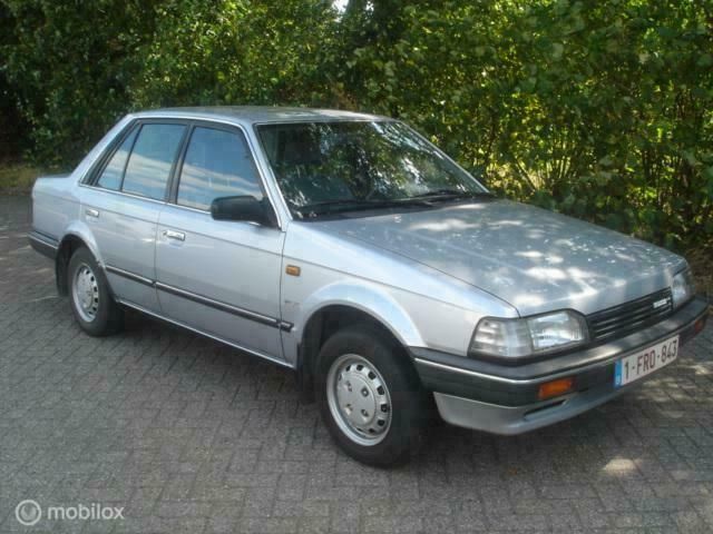 Grijs Gebruikt 1988 Mazda 323 Sedan | € 1.475 - Afbeelding 1/4