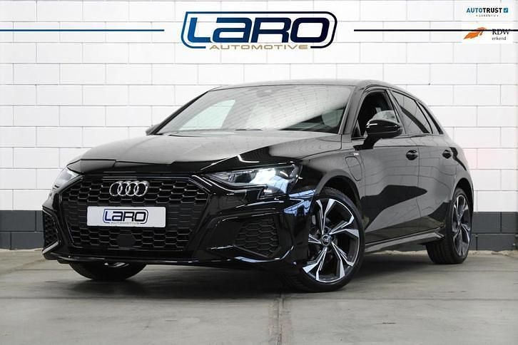 Gebruikt 2022 Audi A3 S-Line | € 28.900 (Super prijs) - Afbeelding 1/4