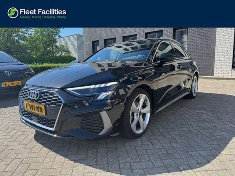 Zwart Gebruikt 2023 Audi A3 Sportback e-tron S-Line Sedan | € 32.850 (Goede deal) - Afbeelding 1/4
