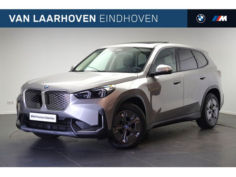 Spacesilber Gebruikt 2024 BMW iX1 Comfort Edition SUV | € 42.950 (Goede deal) - Afbeelding 1/4