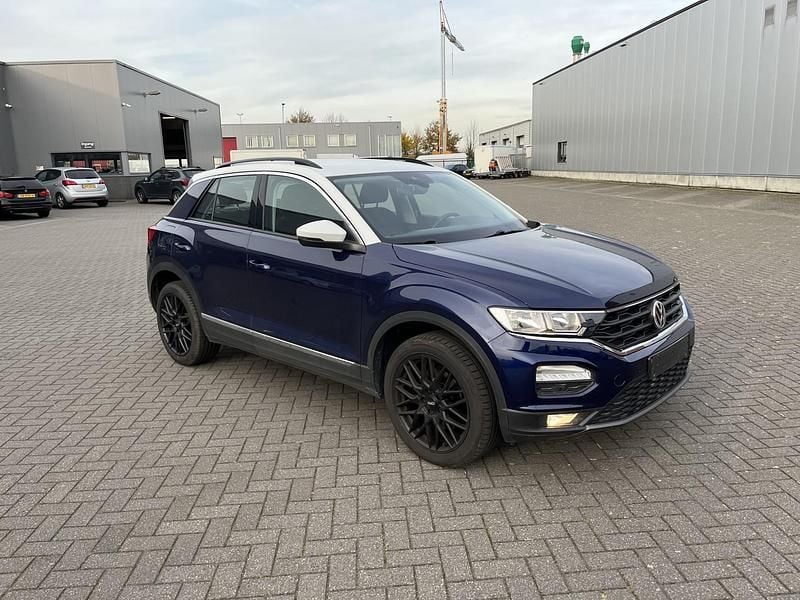 Blauw Gebruikt 2018 VW T-Roc Style SUV | € 19.450 (Goede deal) - Afbeelding 1/4
