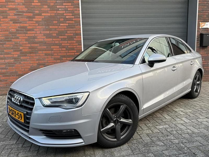 Grijs Gebruikt 2013 Audi A3 Sedan | € 9.950 (Goede deal) - Afbeelding 1/4