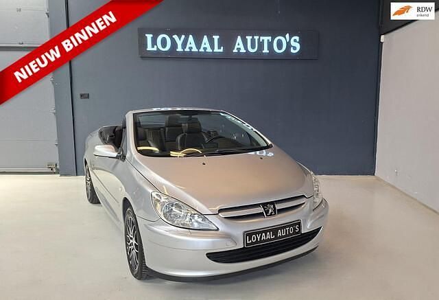 Grijs, metallic lak Gebruikt 2004 Peugeot 307 CC Cabriolet | € 3.499 (Iets duurder) - Afbeelding 1/4
