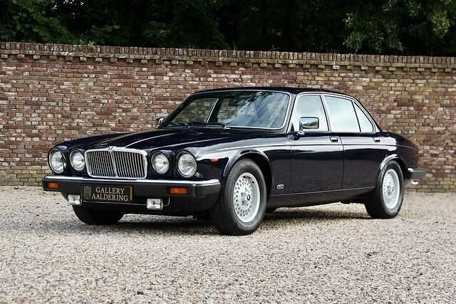 Blauw Gebruikt 1985 Jaguar XJ12 Sedan | € 24.500 - Afbeelding 1/4