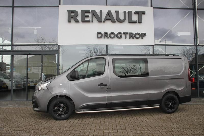 Gris casiopee (grijs metallic) Gebruikt 2018 Renault Trafic Van | € 17.925 (Duur) - Afbeelding 1/4