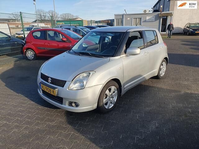 Grijs (metallic) Occasion 2007 Suzuki Swift Hatchback | € 1.999 (Eerlijke prijs) - Afbeelding 1/4