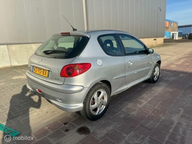 Occasion Peugeot 206 Quiksilver 88 PK (64 kW) 2004 Grijs Hatchback