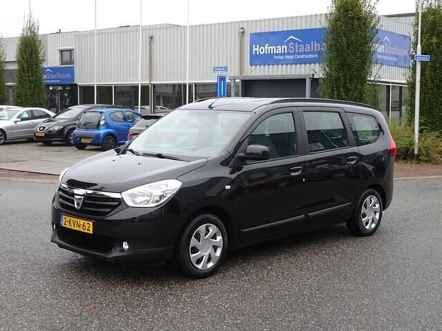 Zwart Gebruikt 2013 Dacia Lodgy Lauréate MPV | € 4.950 (Duur) - Afbeelding 1/4