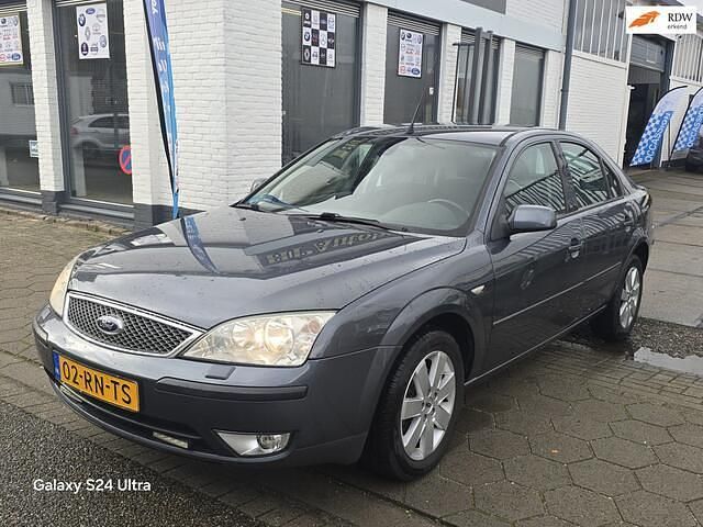 Grijs Gebruikt 2005 Ford Mondeo Futura Hatchback | € 1.799 (Eerlijke prijs) - Afbeelding 1/4