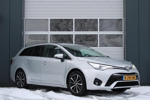 Occasion Toyota Avensis Skyview Edition 147 PK (108 kW) 2018 Grijs Stationwagen