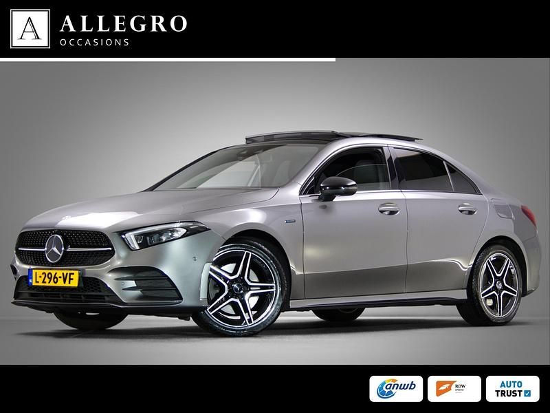 Grijs Gebruikt 2021 Mercedes A250 Business Sedan | € 29.945 (Iets duurder) - Afbeelding 1/4