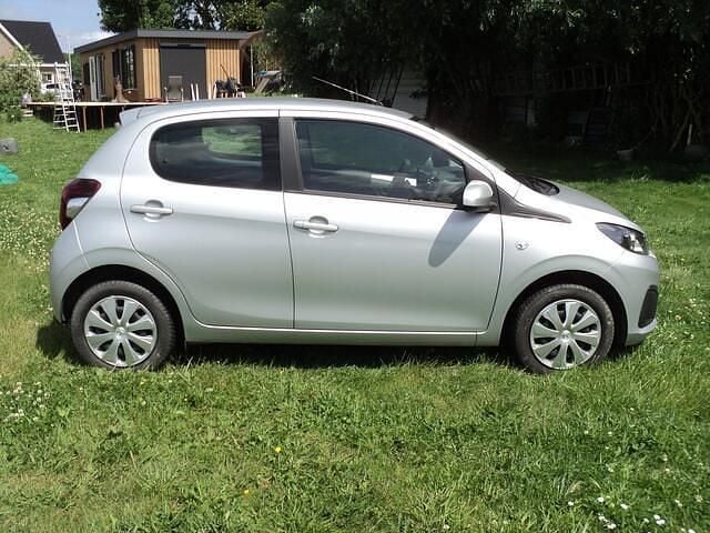 Grijs Gebruikt 2020 Peugeot 108 Hatchback | € 7.900 (Goede deal) - Afbeelding 1/4