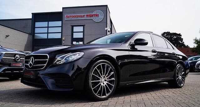 Zwart Gebruikt 2017 Mercedes E200 Ambition Sedan | € 32.995 (Duur) - Afbeelding 1/4