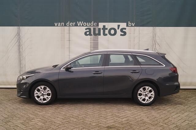 Grijs Gebruikt 2022 Kia Ceed Sportswagon Stationwagen | € 13.900 - Afbeelding 1/4