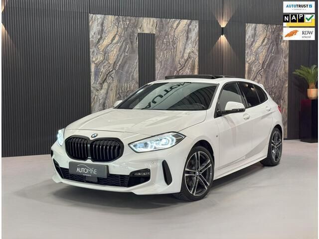 Wit Gebruikt 2020 BMW 118 Executive Hatchback | € 25.950 - Afbeelding 1/4