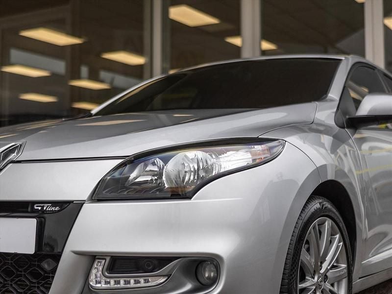 Grijs (metallic) Occasion 2012 Renault Mégane GT Line GT-Line Hatchback | € 8.945 (Duur) - Afbeelding 1/4