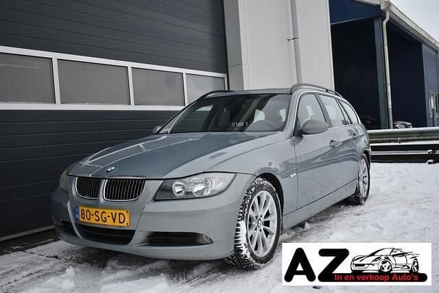 Grijs Occasion 2006 BMW 325 Executive Stationwagen | € 2.799 (Eerlijke prijs) - Afbeelding 1/4
