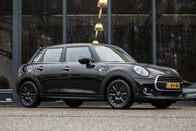 Zwart Gebruikt 2021 Mini ONE Chili Hatchback | € 14.950 (Eerlijke prijs) - Afbeelding 1/4
