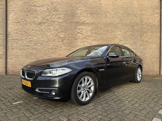 Grijs Occasion 2016 BMW 520 Luxury Line Sedan | € 9.950 (Super prijs) - Afbeelding 1/4