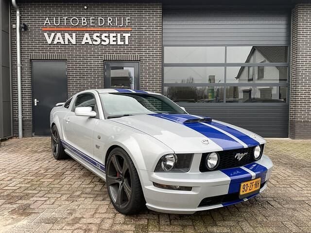 Grijs (metallic) Occasion 2008 Ford Mustang GT Coupé | € 23.900 (Eerlijke prijs) - Afbeelding 1/1