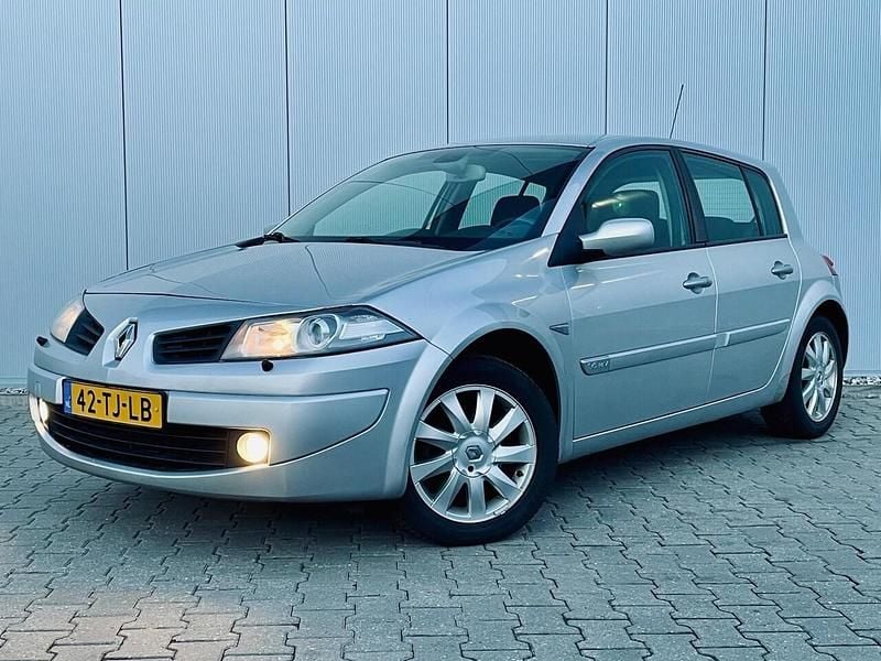 Grijs (metallic) Occasion 2006 Renault Mégane II Hatchback | € 999 (Super prijs) - Afbeelding 1/4