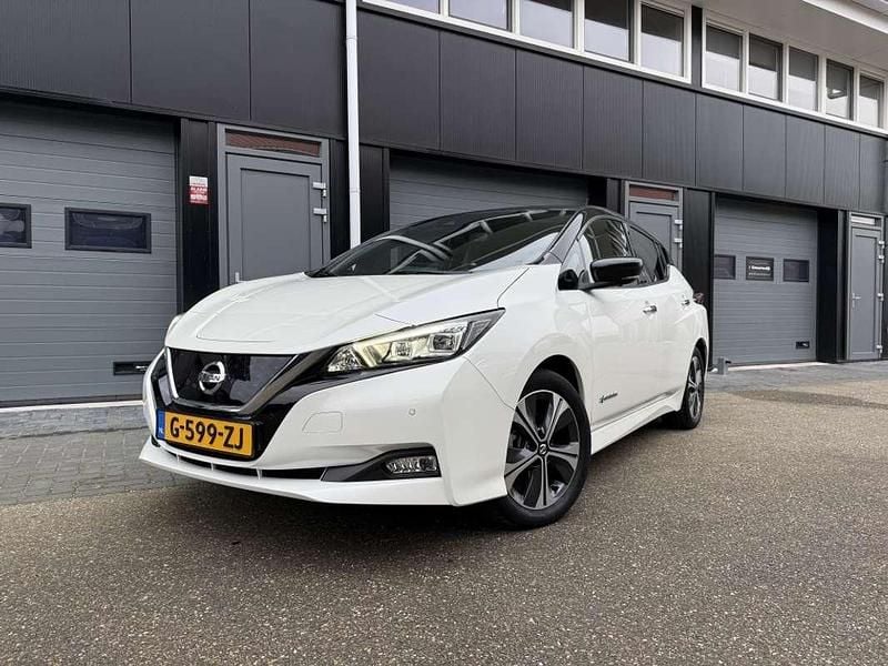 Wit (metallic) Gebruikt 2019 Nissan Leaf Tekna Hatchback | € 12.950 (Eerlijke prijs) - Afbeelding 1/4