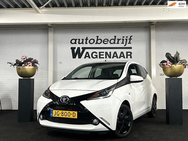 Occasion Toyota Aygo X-play 69 PK (50 kW) 2016 Wit Hatchback