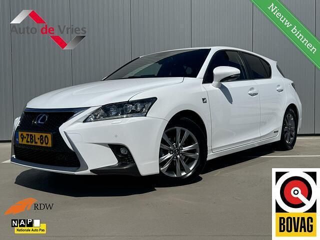 Wit, metallic lak Gebruikt 2014 Lexus CT200h Sport Line Hatchback | € 12.750 (Eerlijke prijs) - Afbeelding 1/4