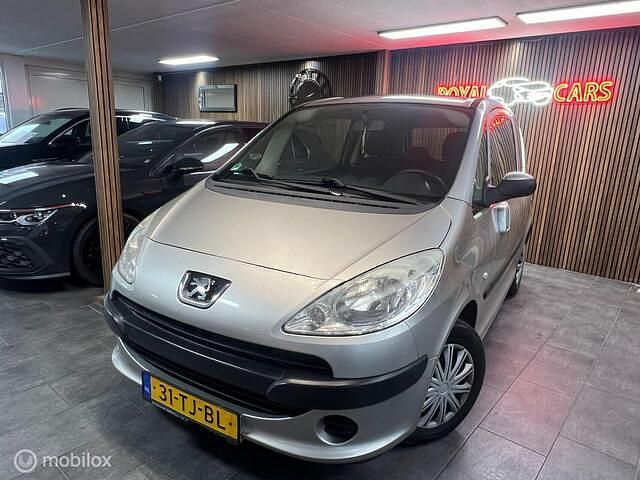 Grijs Gebruikt 2006 Peugeot 1007 MPV | € 1.890 - Afbeelding 1/4