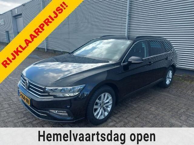 Zwart, metallic lak Gebruikt 2020 VW Passat Comfortline Stationwagen | € 23.888 (Eerlijke prijs) - Afbeelding 1/4
