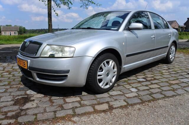Grijs Gebruikt 2006 Skoda Superb Classic Sedan | € 1.295 - Afbeelding 1/4