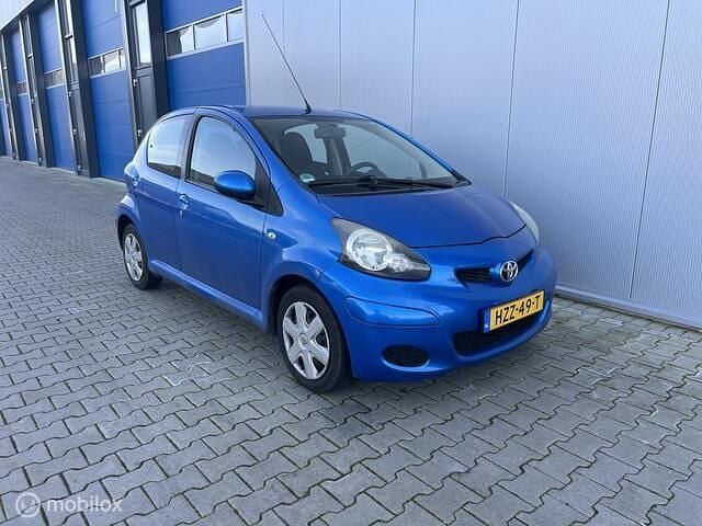 Occasion Toyota Aygo 68 PK (50 kW) 2011 Blauw Hatchback