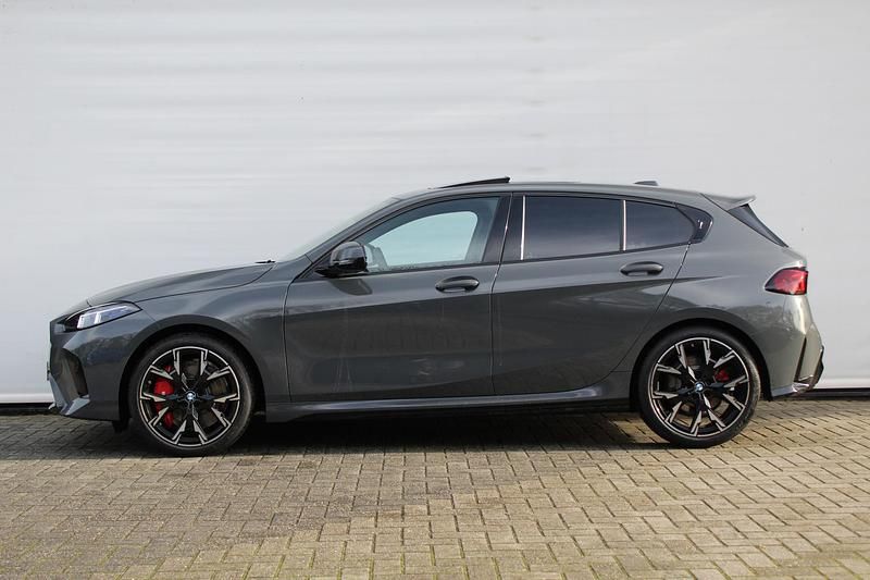 Occasion BMW 120 Executive 156 PK (114 kW) 2025 Grijs Hatchback