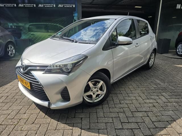 Grijs Gebruikt 2015 Toyota Yaris Hatchback | € 7.999 (Eerlijke prijs) - Afbeelding 1/4