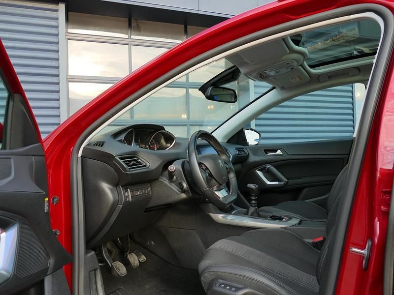Occasion Peugeot 308 SW Premium 110 PK (80 kW) 2020 Rood Stationwagen