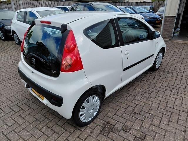 Wit Gebruikt 2010 Peugeot 107 Hatchback | € 2.750 (Iets duurder) - Afbeelding 1/4