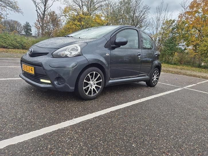 Gebruikt 2012 Toyota Aygo Hatchback | € 4.500 (Goede deal) - Afbeelding 1/4