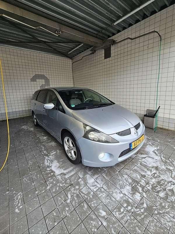 Zilver Gebruikt 2004 Mitsubishi Grandis Intense MPV | € 3.000 (Eerlijke prijs) - Afbeelding 1/4