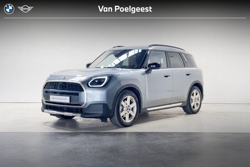 Smokey green metallic (groen metallic) Gebruikt 2024 Mini Countryman Favoured SUV | € 43.895 - Afbeelding 1/4