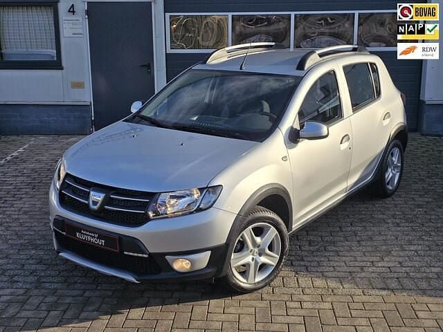 Hatchback Occasion 2013 Dacia Sandero Lauréate Hatchback | € 6.750 (Eerlijke prijs) - Afbeelding 1/4