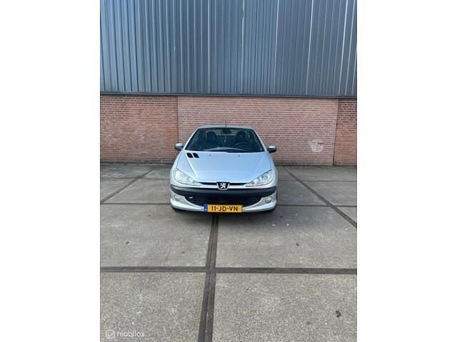 Occasion Peugeot 206 CC 136 PK (100 kW) 2002 Grijs Cabriolet