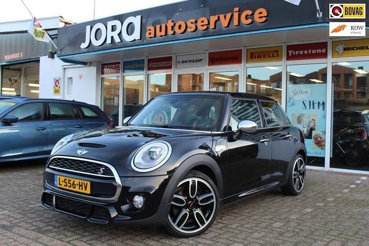 Zwart Gebruikt 2018 Mini Cooper S Business Hatchback | € 18.900 (Eerlijke prijs) - Afbeelding 1/4