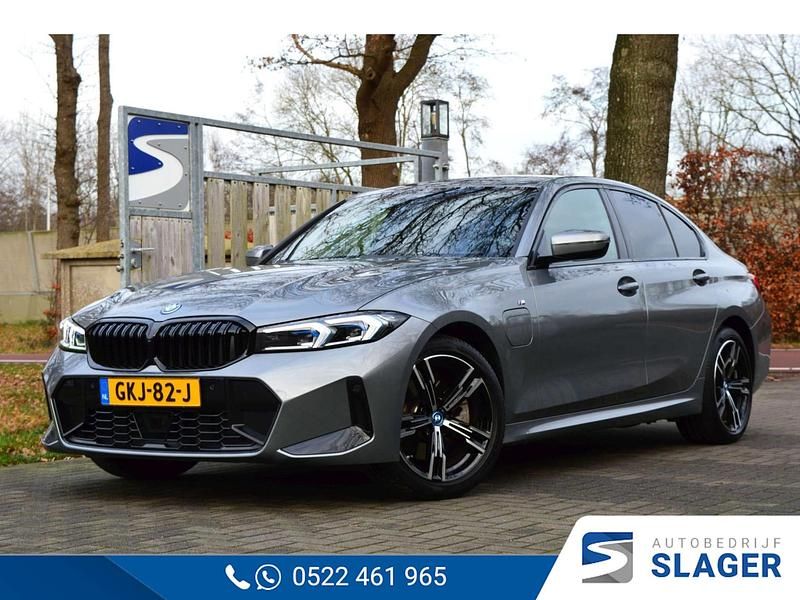 Grijs Gebruikt 2024 BMW 330 Sedan | € 44.400 (Eerlijke prijs) - Afbeelding 1/4
