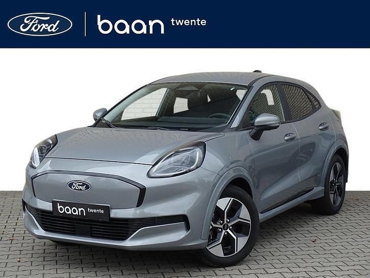 Rood Nieuw 2025 Ford Puma Gen-E ST-Line SUV | € 29.390 (Super prijs) - Afbeelding 1/4