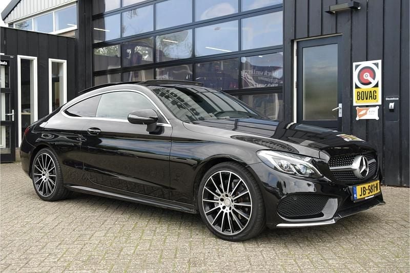 Zwart Gebruikt 2016 Mercedes C180 Ambition Coupé | € 21.589 (Eerlijke prijs) - Afbeelding 1/4