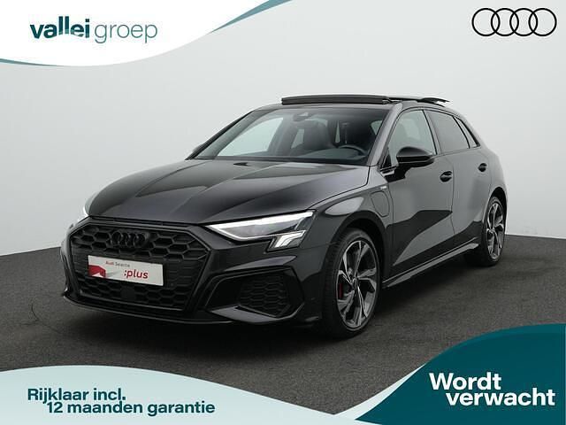 Zwart Gebruikt 2023 Audi A3 Sportback Competition Hatchback | € 39.900 (Iets duurder) - Afbeelding 1/4