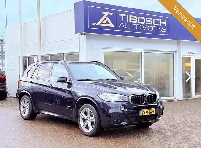 Zwart (metallic) Occasion 2015 BMW X5 M Sport SUV | € 21.495 (Goede deal) - Afbeelding 1/4