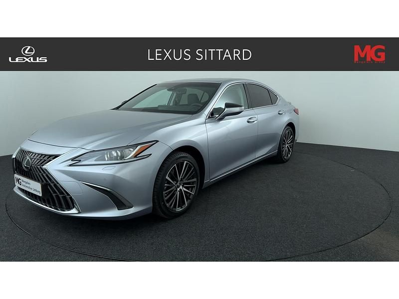Grijs Gebruikt 2025 Lexus ES300H Sedan | € 59.950 (Eerlijke prijs) - Afbeelding 1/4