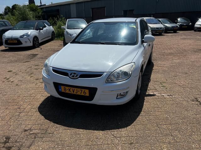 Wit Gebruikt 2007 Hyundai i30 Active Hatchback | € 1.995 (Goede deal) - Afbeelding 1/4